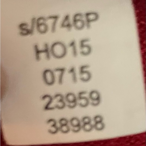 Women’s Alfani Petite Light Sweater Red Size Petite/Large Small Hole in Top Back - Picture 8 of 8